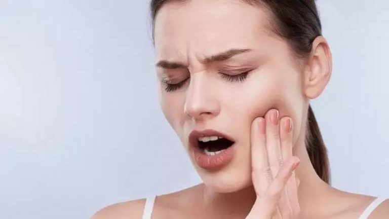 7 Possible Reasons Why Your Tooth Hurts When Biting Down – Entirely Health