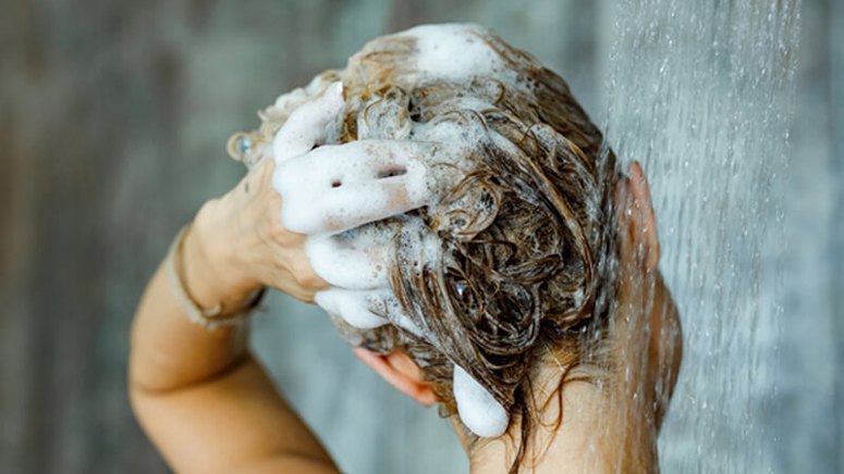 How to Wash Your Hair the Right Way – Entirely Health